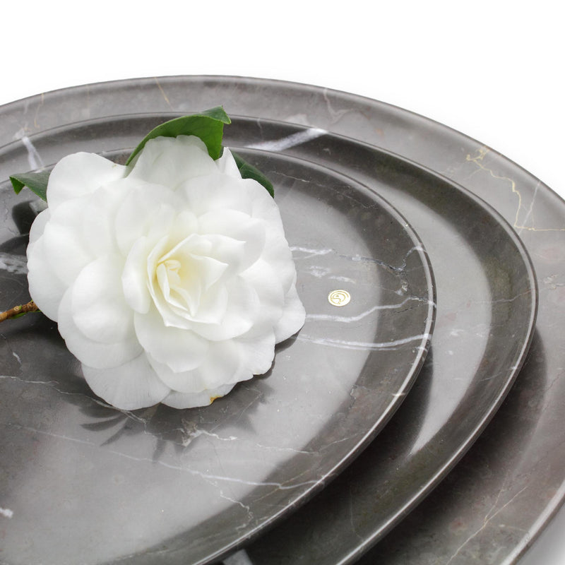 Set of presentation plates in Imperial Grey marble