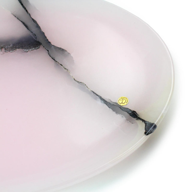 Presentation plate in pink onyx